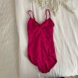 pink leo 💐💗🩰